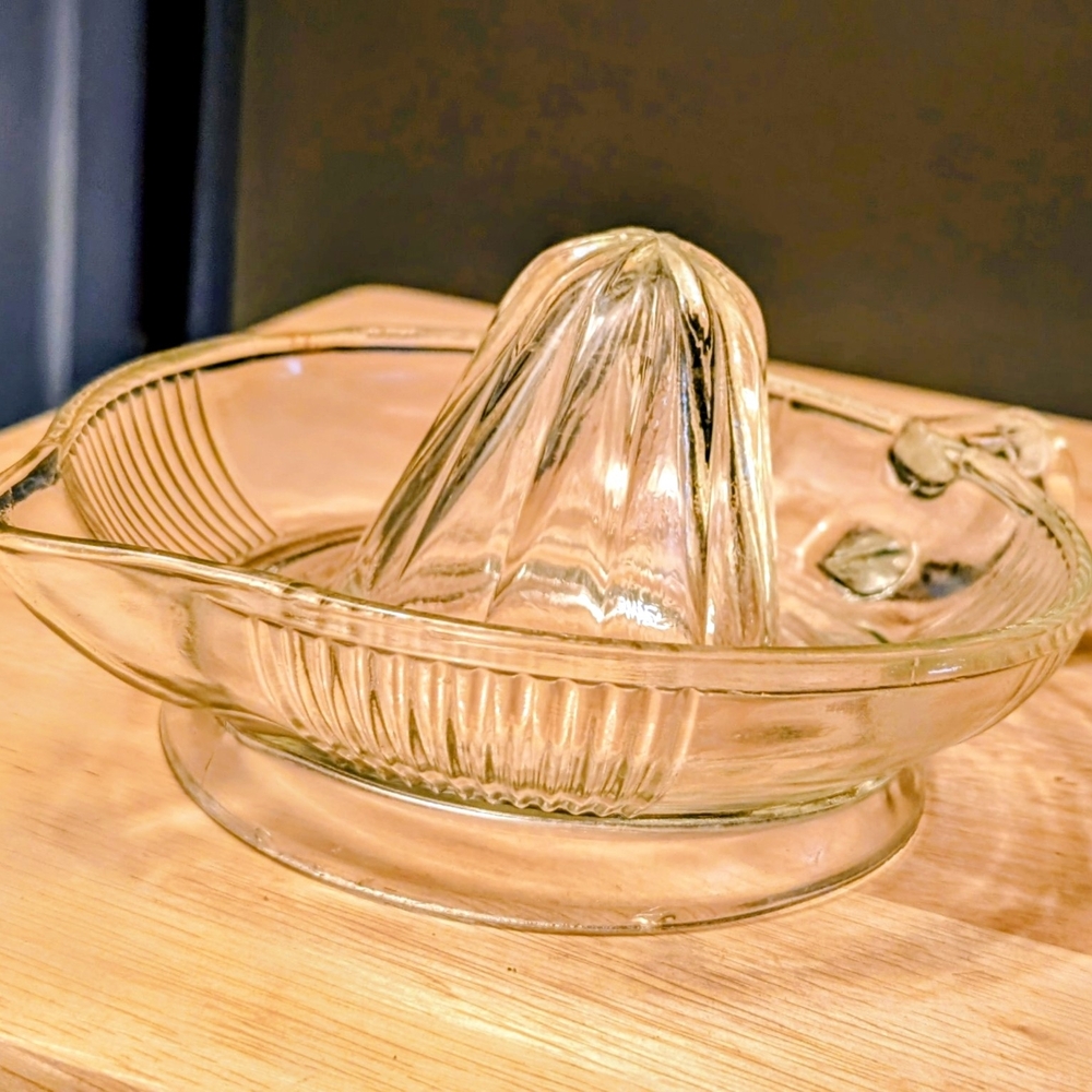Anchor Hocking Clear Glass Citrus Juicer - Picture 6 of 6